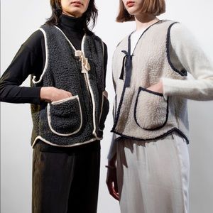 NOTHING BUT SHÉ fleece reversible vest